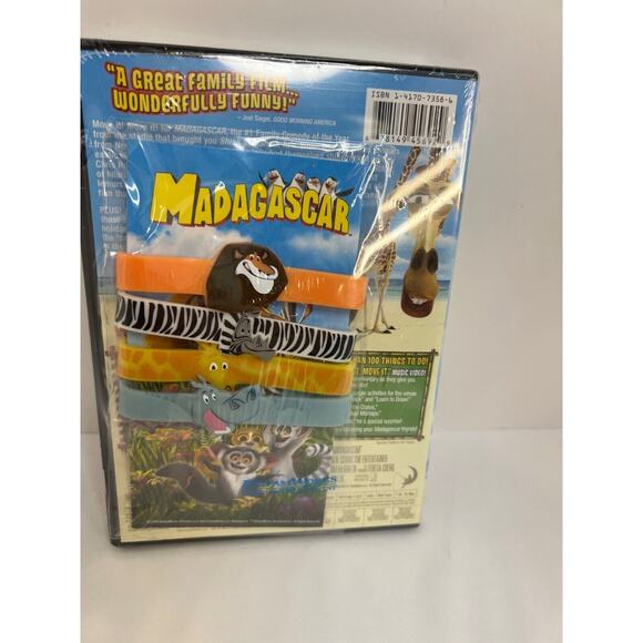 New Sealed Dreamworks Madagascar DVD W/ Bonus set of 4 Exclusive Wristbands - Picture 2 of 4